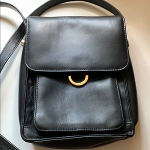 Jacqueline Ferrar cross body black leather bag 7x9